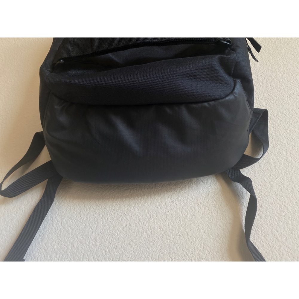 Nike Backpack Perfect Condition - image 4